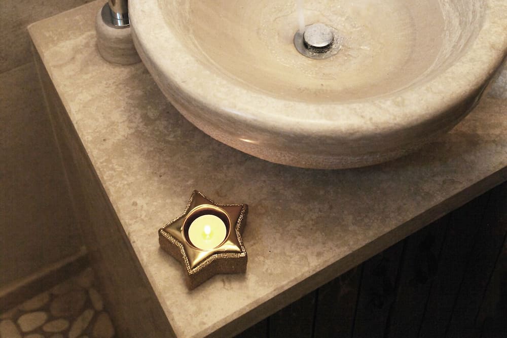Photo of Bathroom in Roumeli