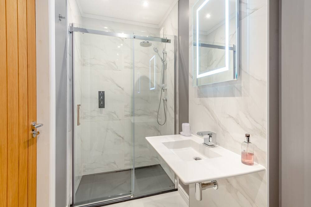 Photo of Bathroom in Lockerbie