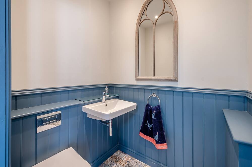Photo of Bathroom in Lockerbie