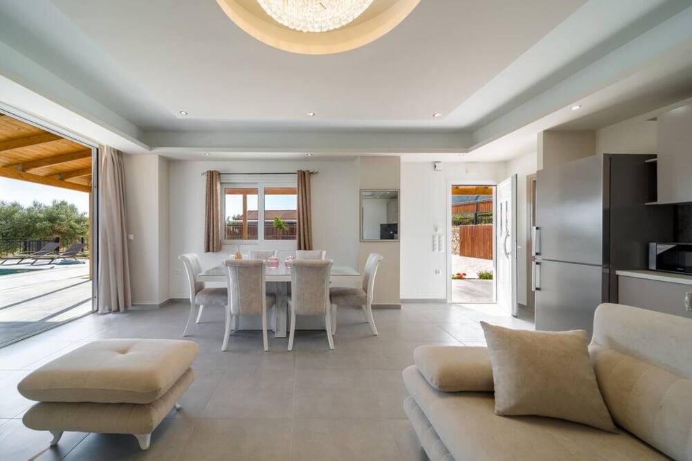 Photo of Livingroom in Thiramonas