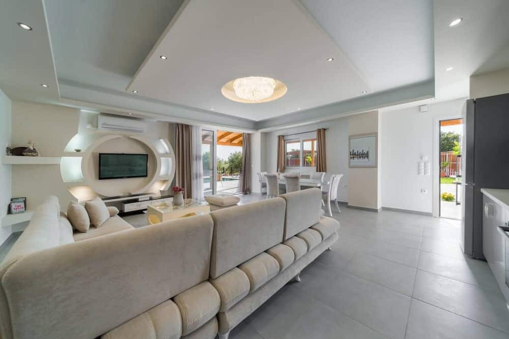 Photo of Livingroom in Thiramonas