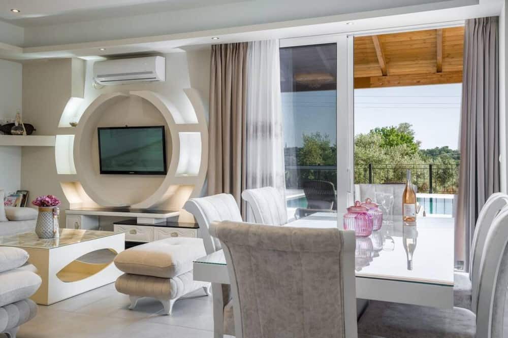Photo of Livingroom in Thiramonas