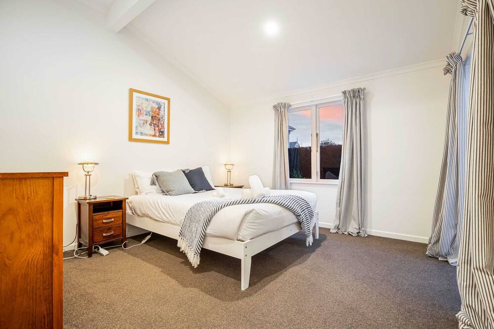 Photo of Others in Grey Lynn
