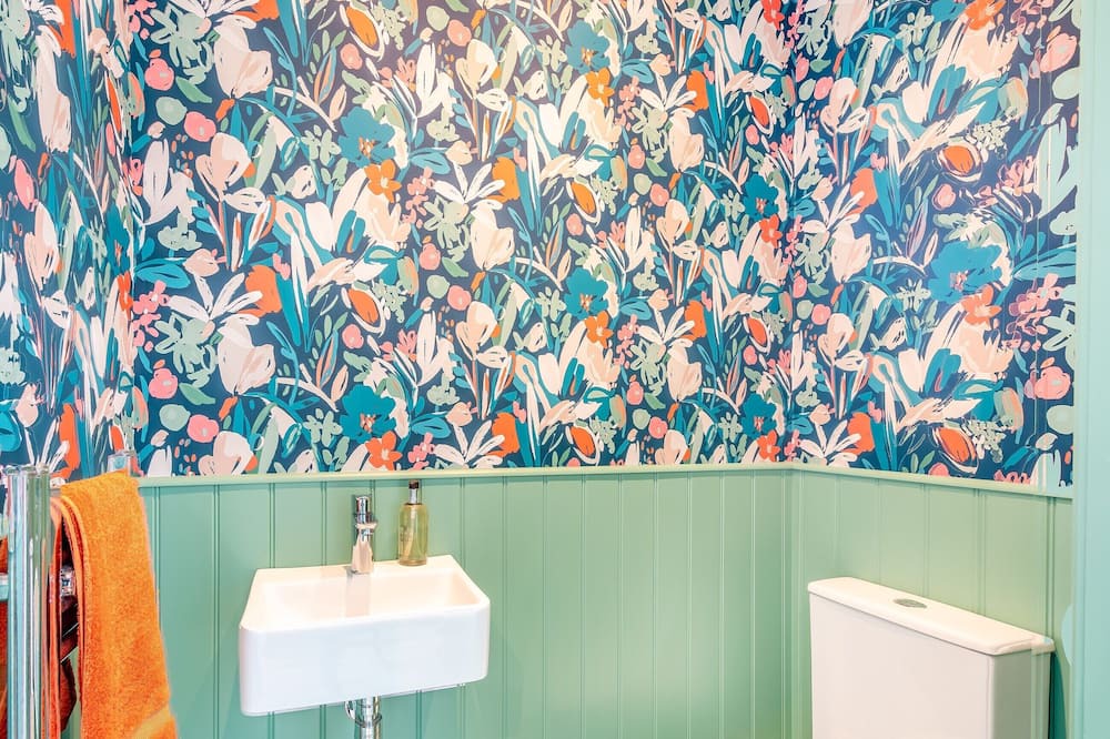 Photo of Bathroom in Lockerbie