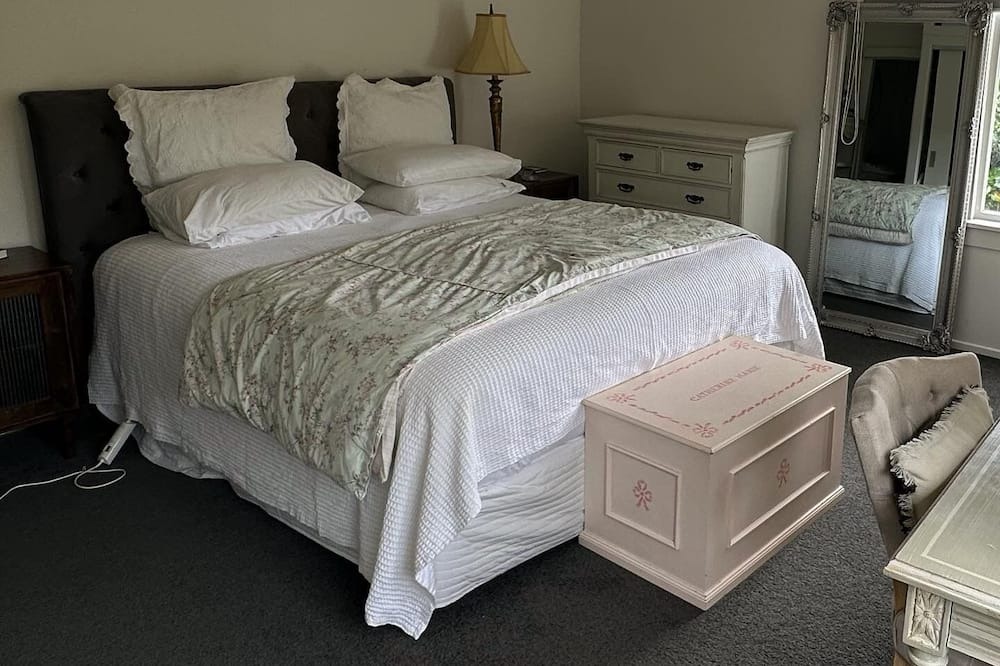 Photo of Bedroom in Helensville