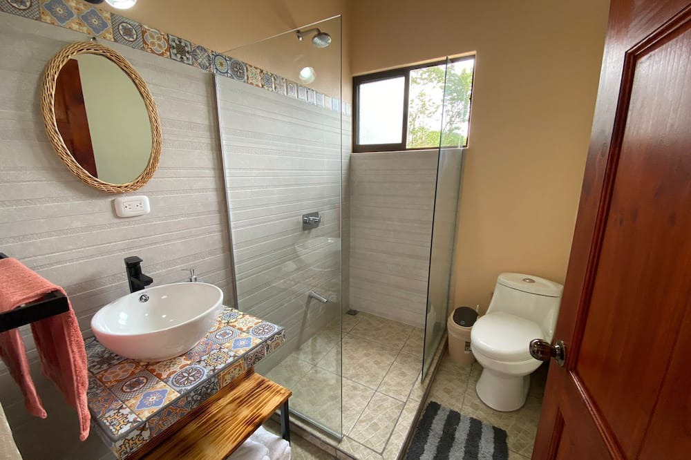 Photo of Bathroom in Roble