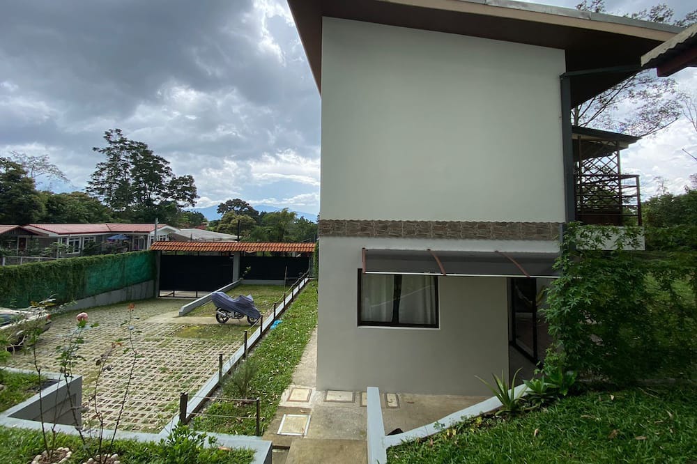 Photo of Outdoor in Roble