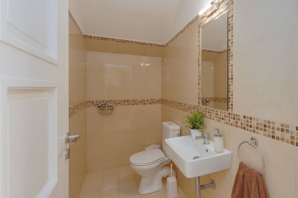 Photo of Bathroom in Rodhia