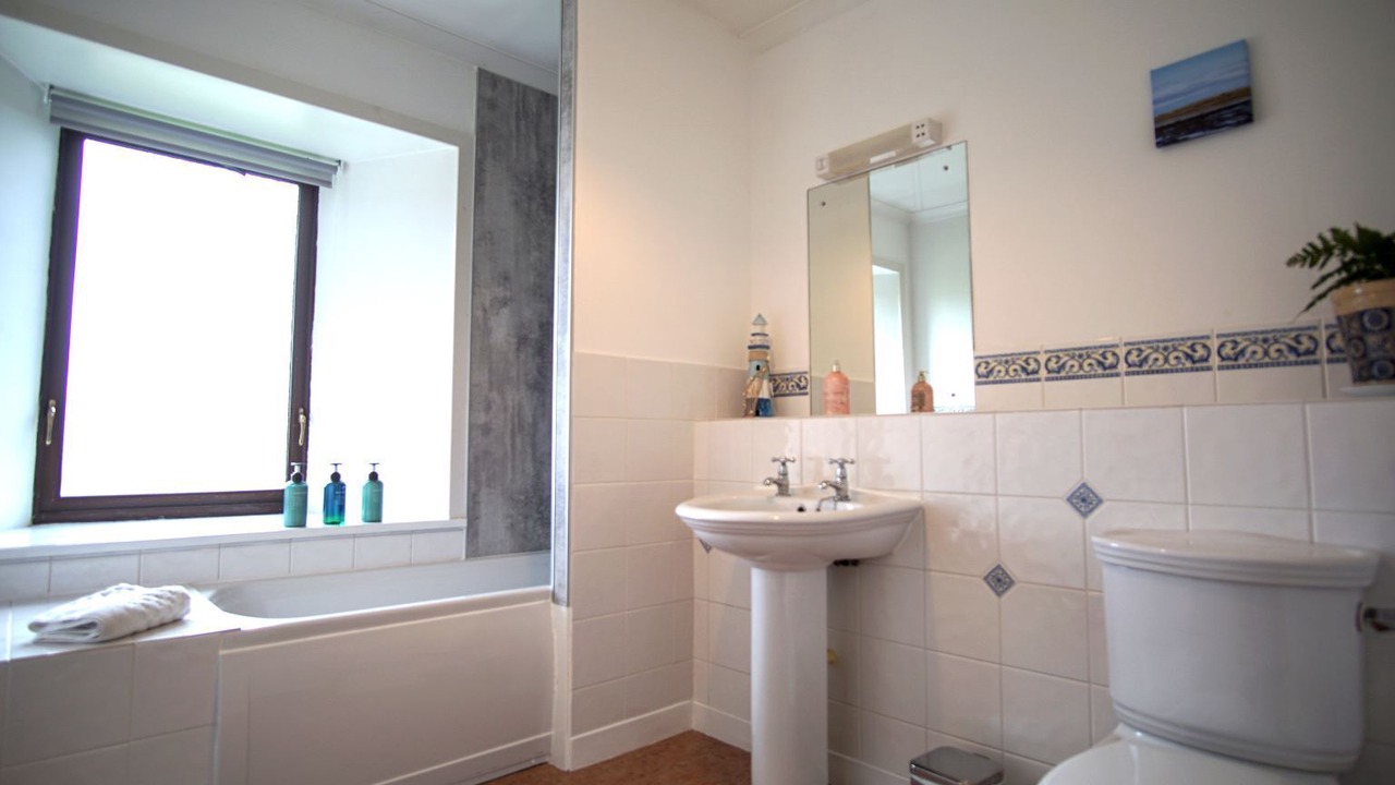Photo of Bathroom in Toab