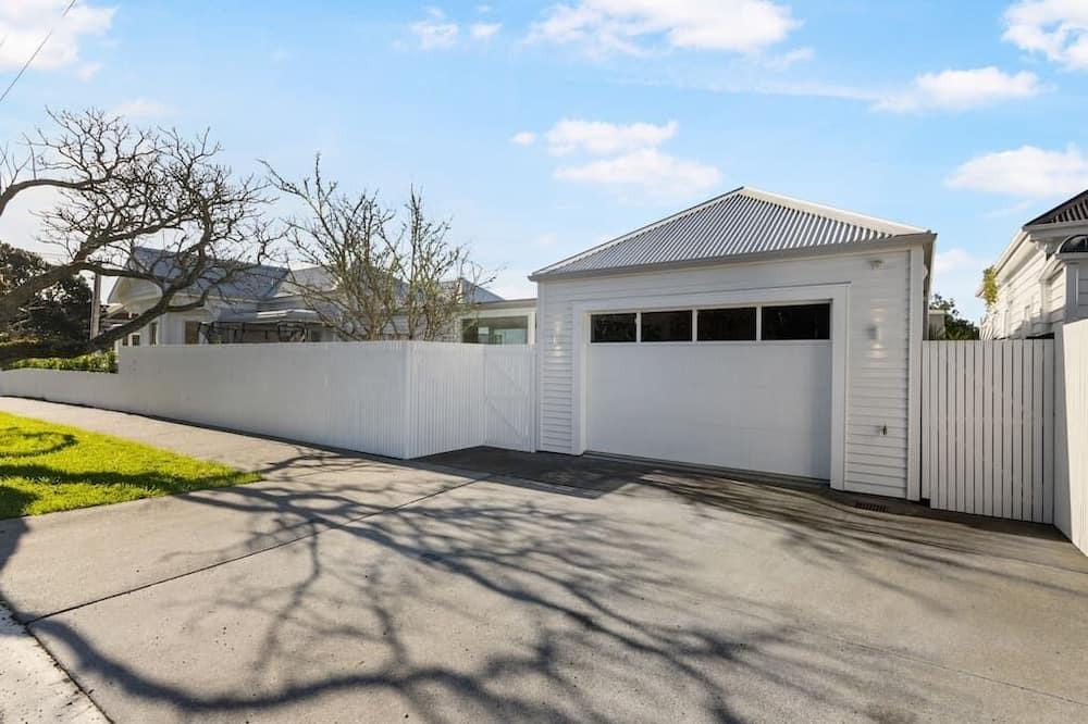 Photo of Others in Grey Lynn