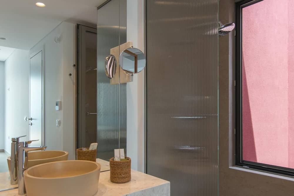 Photo of Bathroom in Rodhia