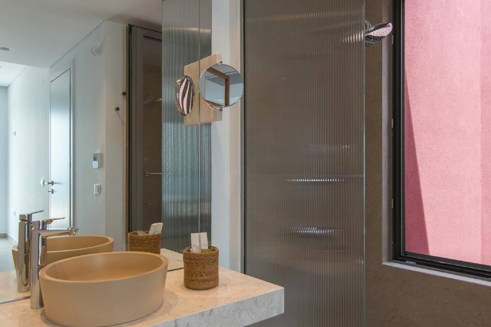 Photo of Bathroom in Rodhia