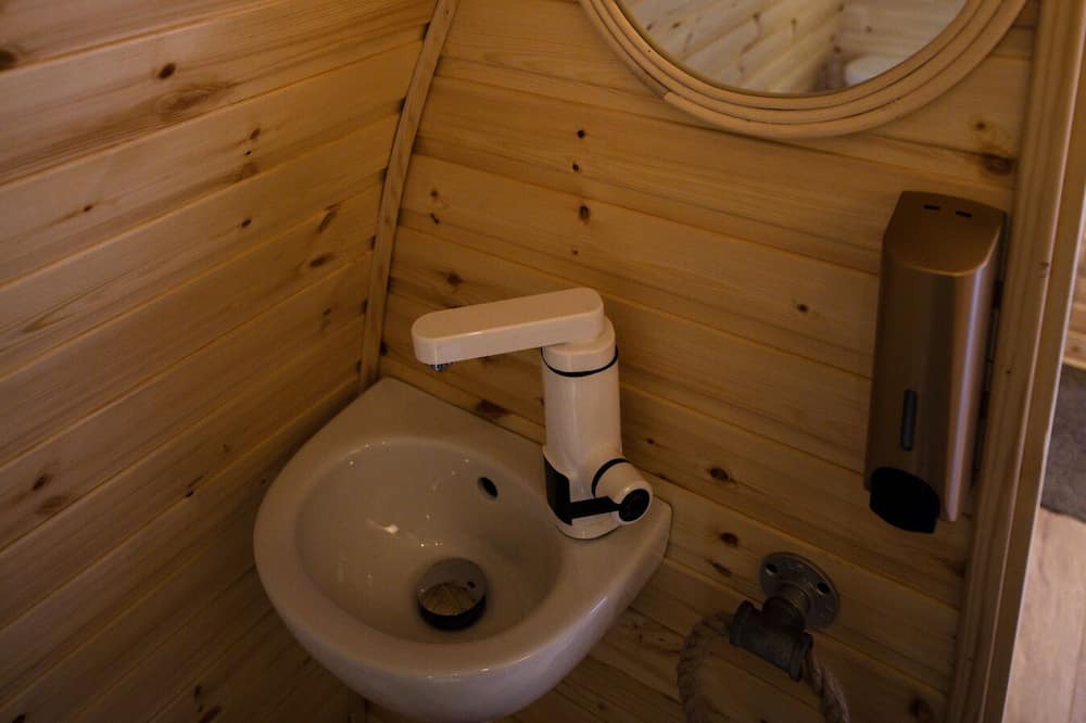 Photo of Bathroom in Roybridge