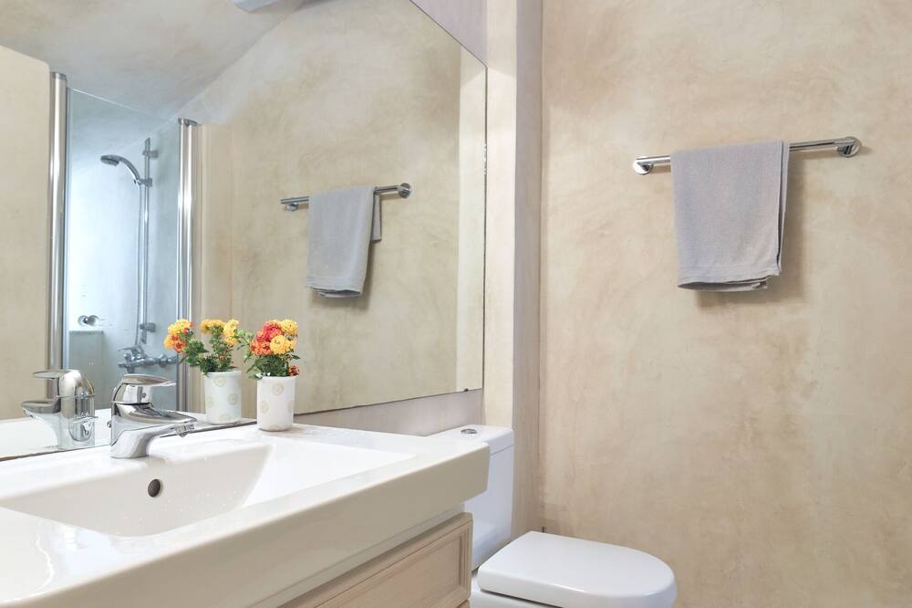 Photo of Bathroom in Pisses
