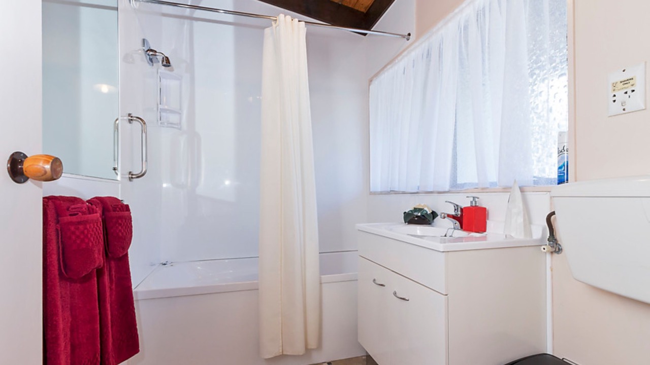 Photo of Bathroom in Papatoetoe
