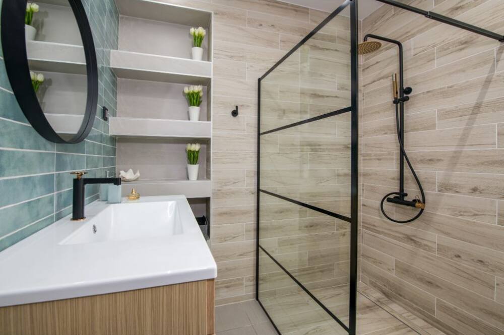 Photo of Bathroom in Skines