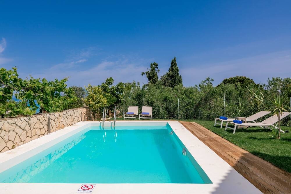 Photo of Outdoor in Neromilos