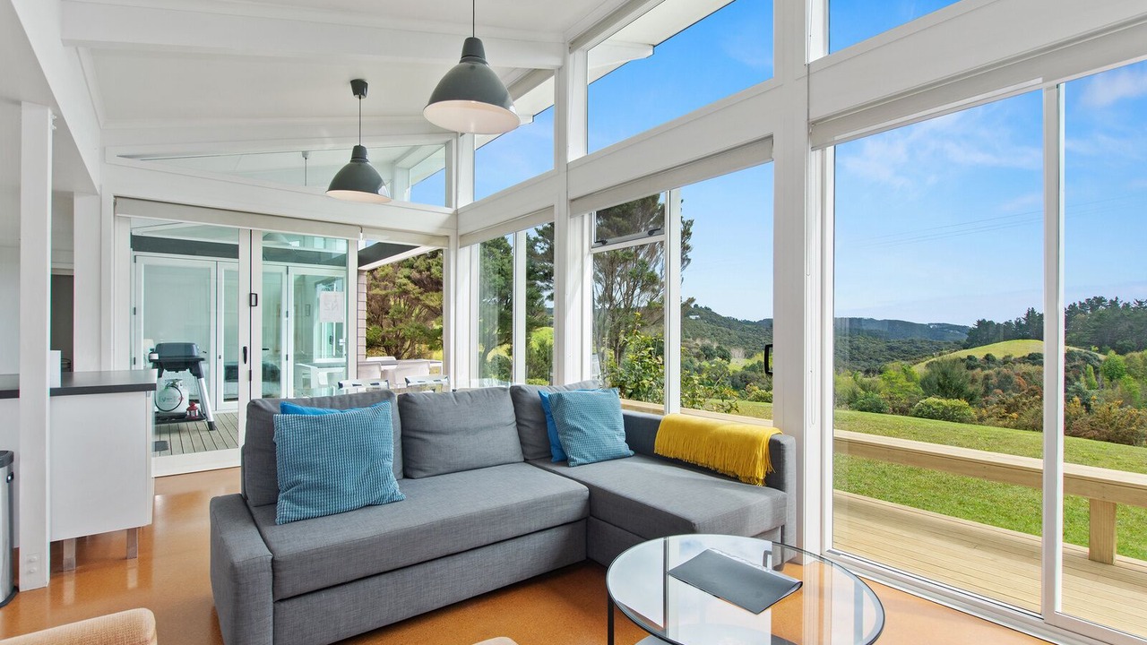 Photo of Livingroom in Russell