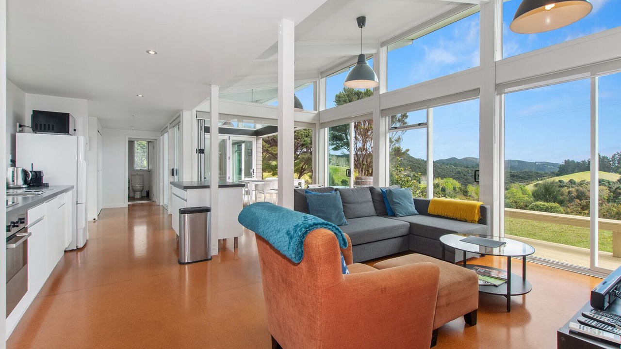Photo of Livingroom in Russell