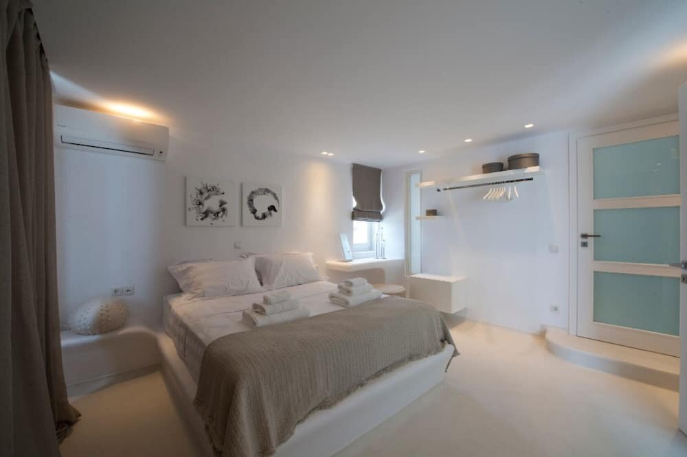 Photo of Bedroom in Tourlos