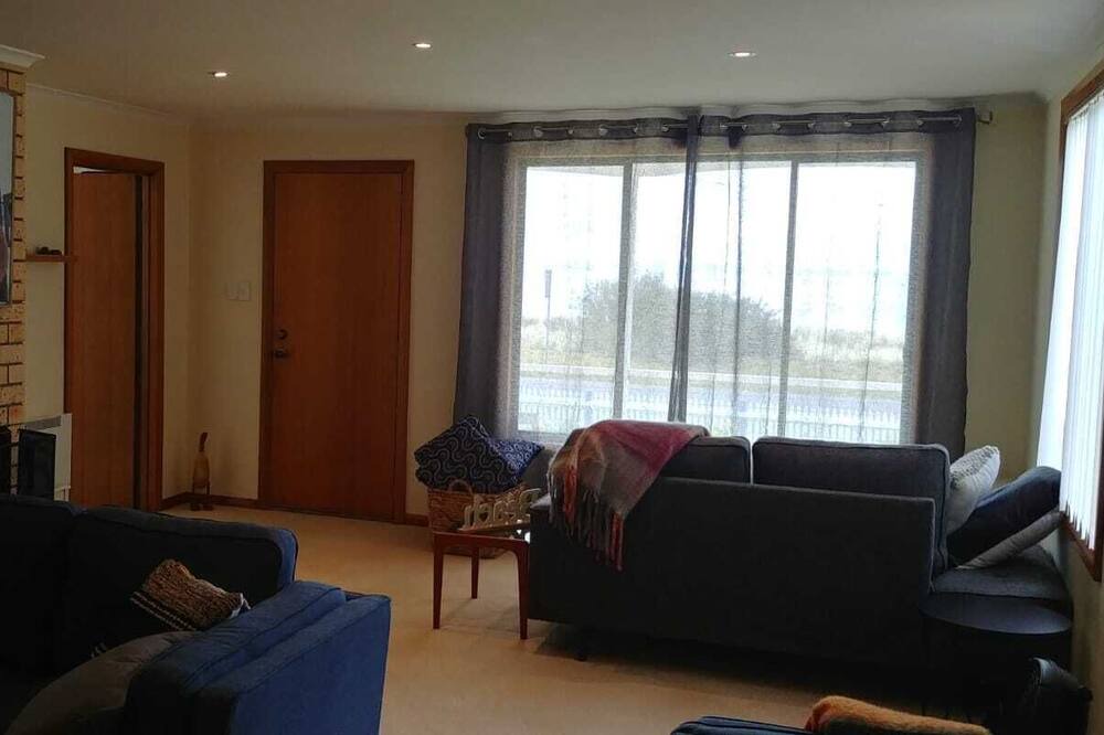 Photo of Livingroom in Adventure Bay