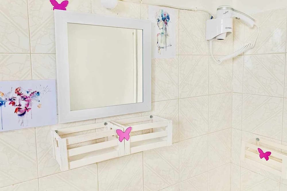 Photo of Bathroom in Magoulades