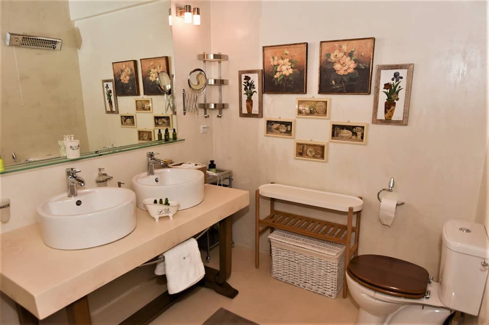 Photo of Bathroom in Rodhia