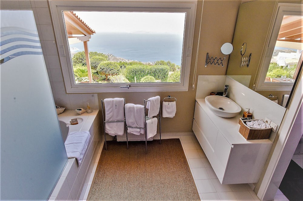 Photo of Bathroom in Rodhia