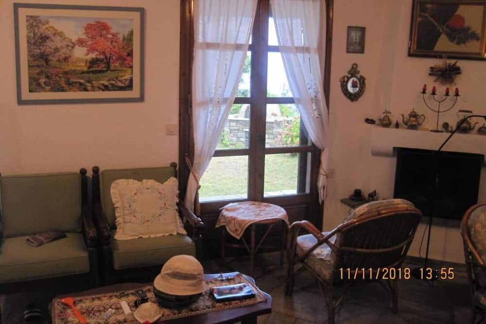 Photo of Livingroom in Dhrepanon