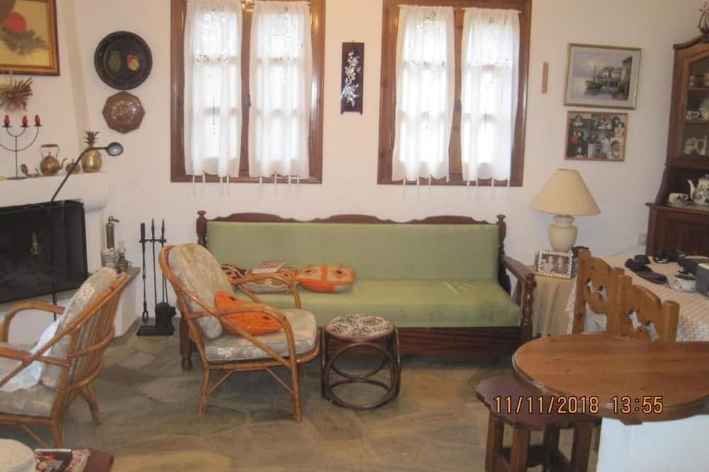 Photo of Livingroom in Dhrepanon