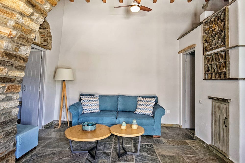 Photo of Livingroom in Megas Yialos-Nites