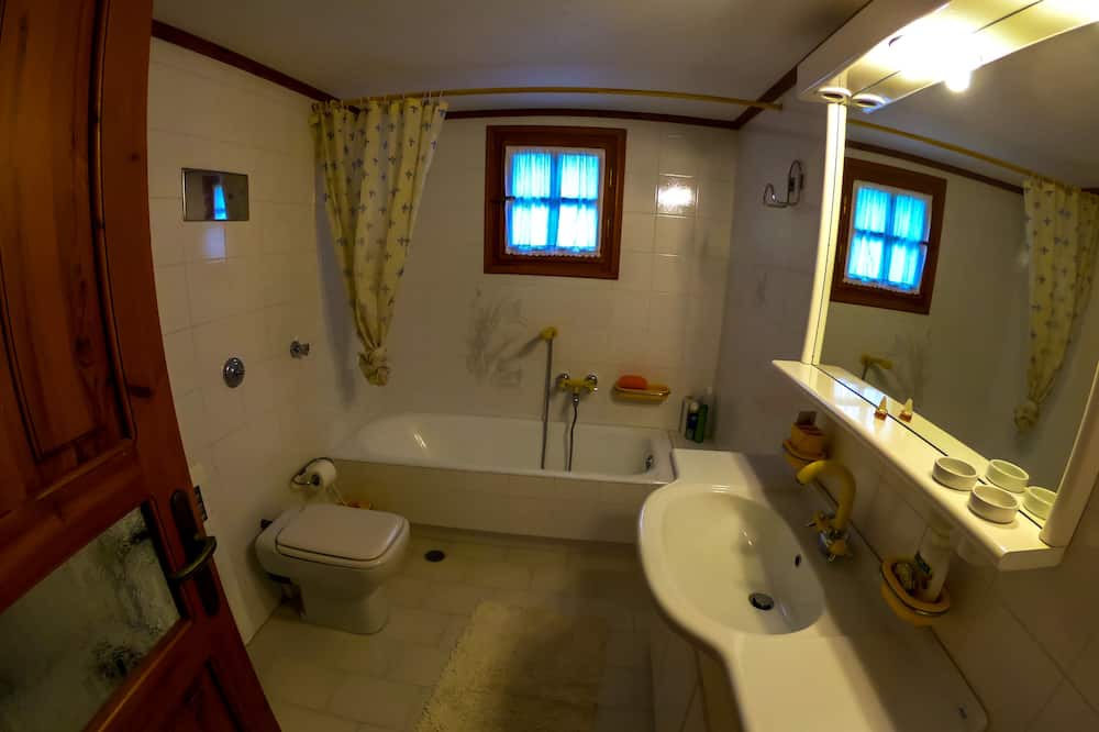 Photo of Bathroom in Raftis