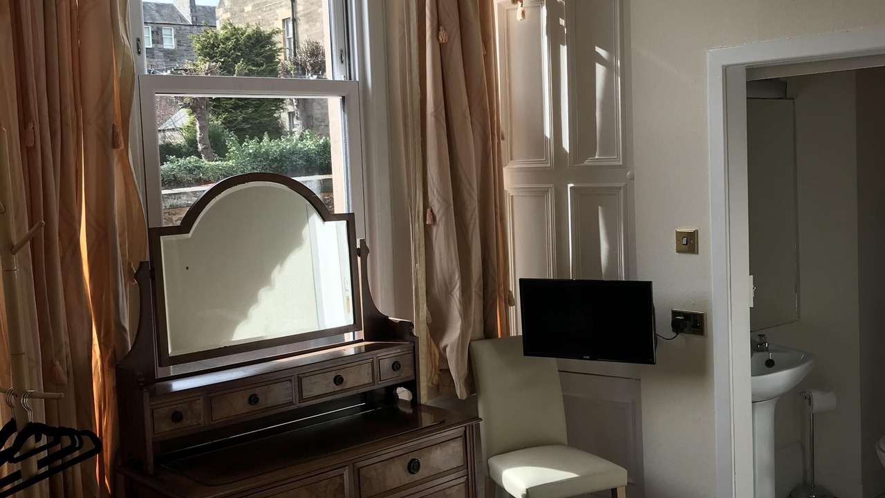 Photo of Bedroom in Newington