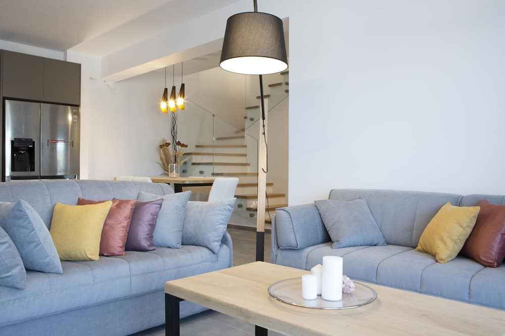 Photo of Livingroom in Apolpaina