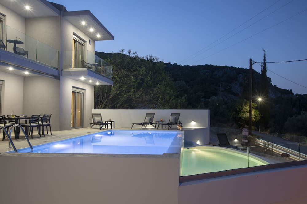 Photo of Outdoor in Apolpaina