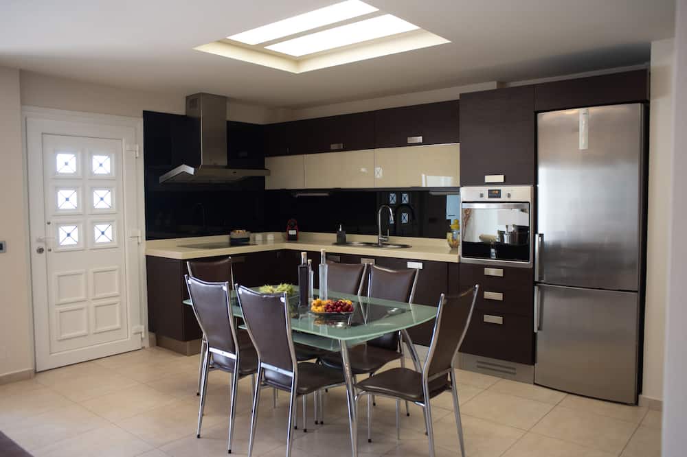 Photo of Kitchen in Minoa Pediada