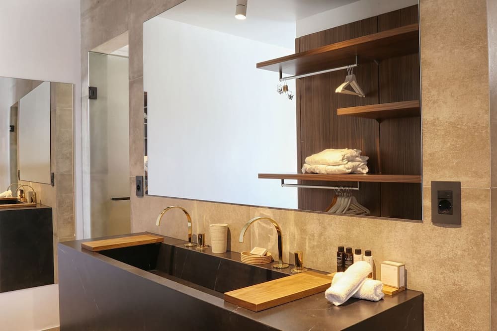 Photo of Bathroom in Elia