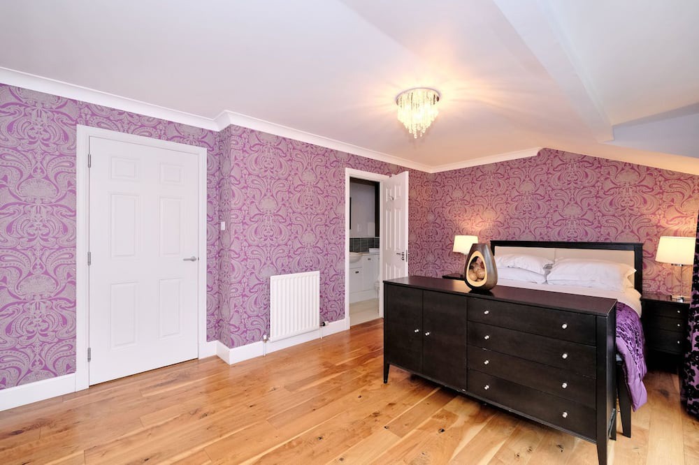 Photo of Bedroom in Cults