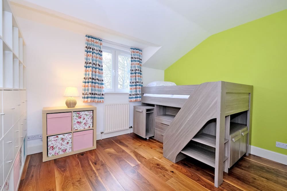 Photo of Bedroom in Cults