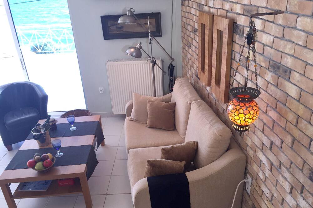 Photo of Livingroom in Akrogialion