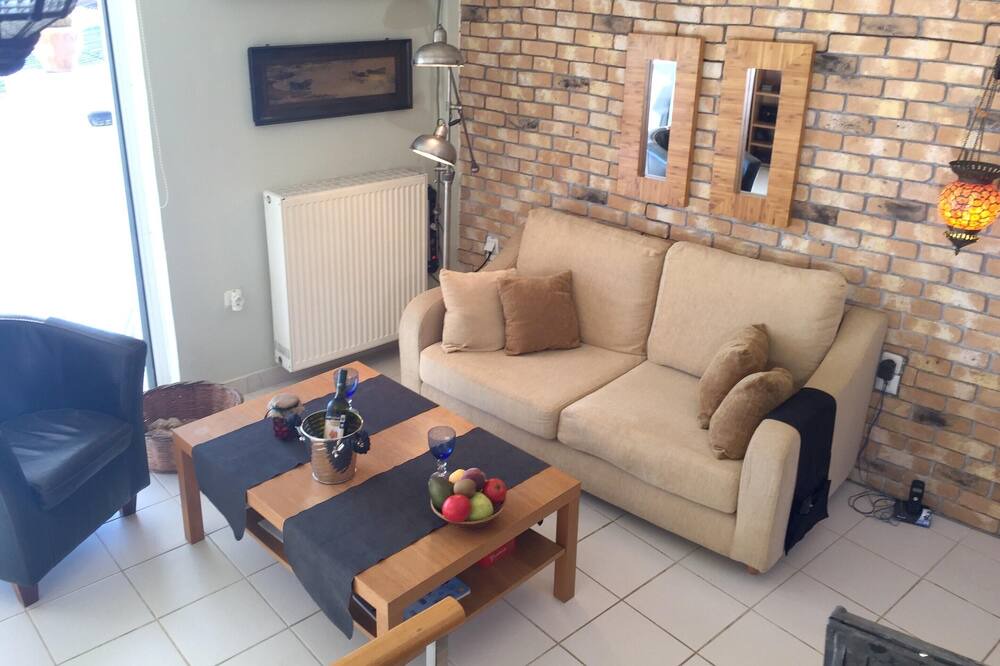 Photo of Livingroom in Akrogialion