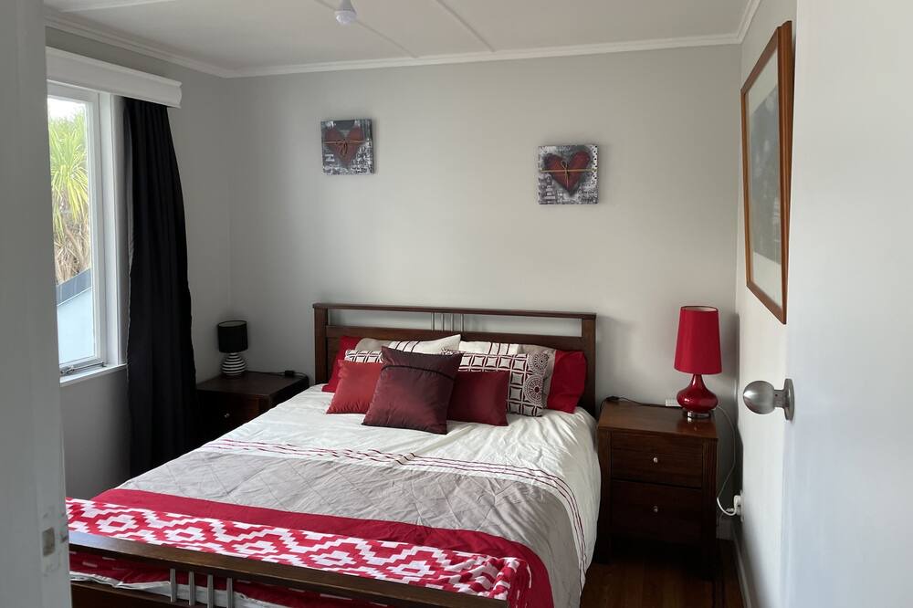 Photo of Bedroom in Onerahi