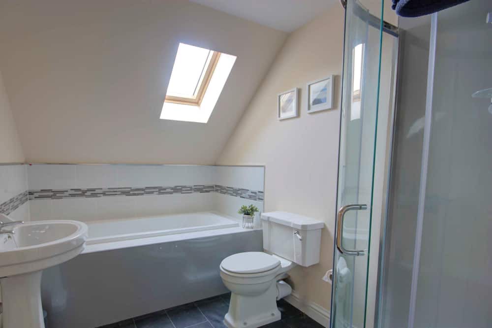Photo of Bathroom in Tain