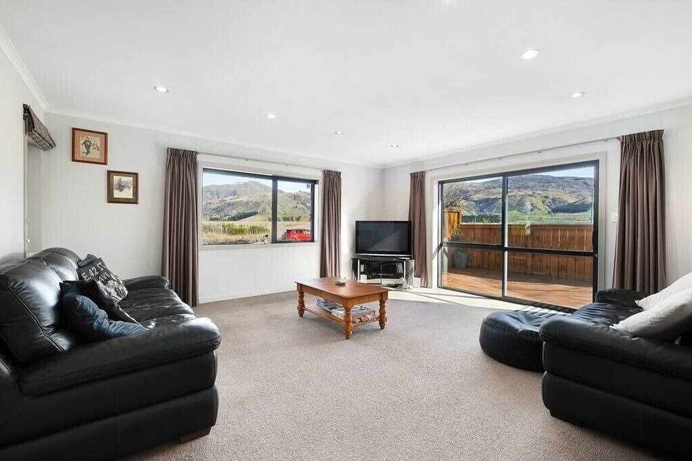 Photo of Livingroom in Lowburn