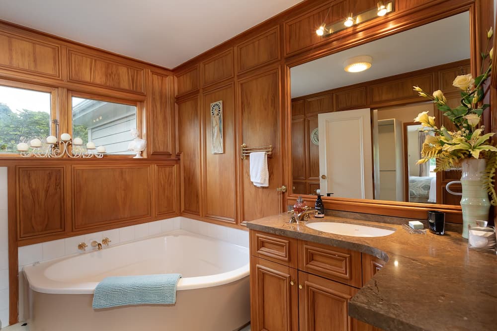 Photo of Bathroom in Waikanae