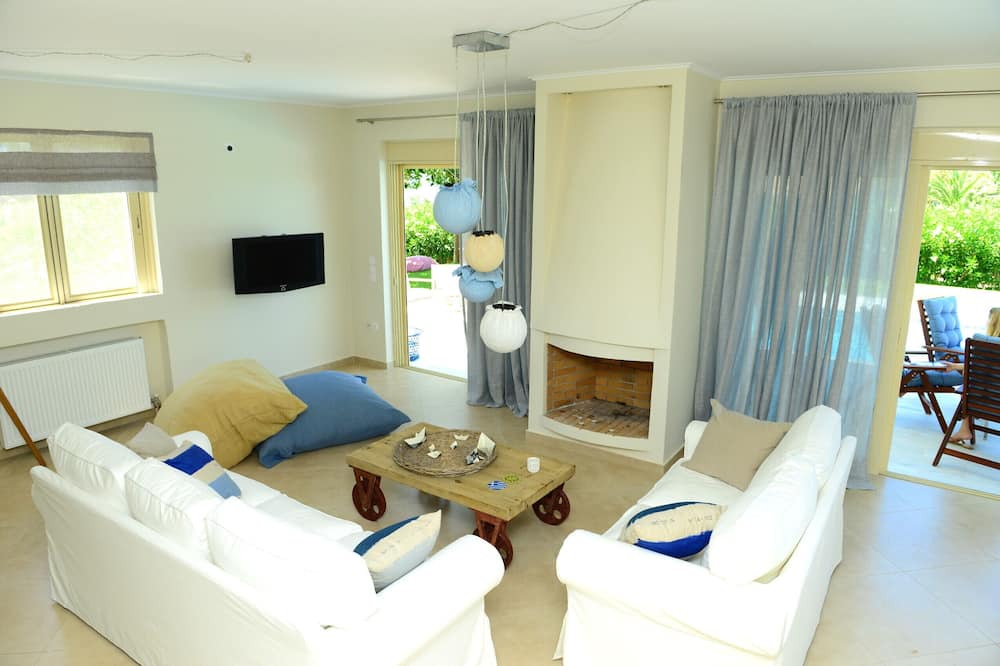 Photo of Livingroom in Trifylia