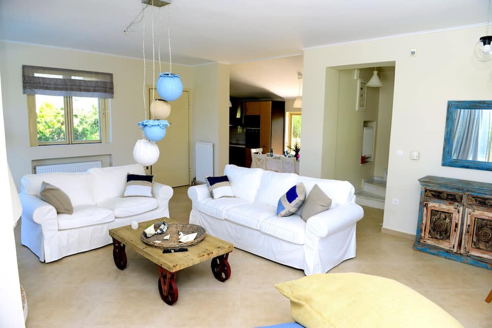 Photo of Livingroom in Trifylia