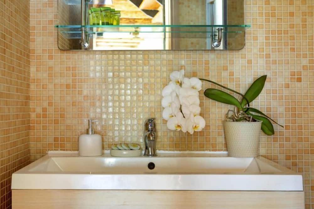 Photo of Bathroom in Maheri
