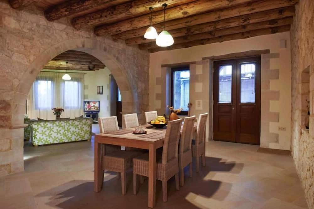 Photo of Livingroom in Maheri
