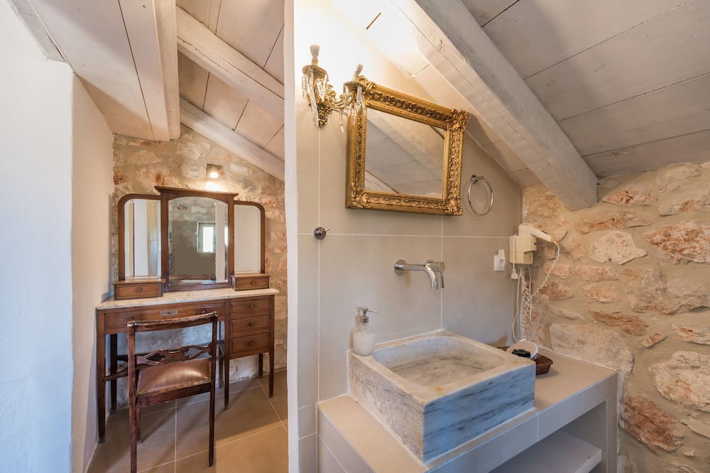 Photo of Bathroom in Varvara